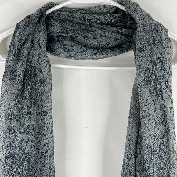 Roffee Women's Grey Fringed Scarf - Picture 1 of 3